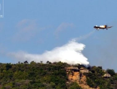 Πυρκαγιά στο Αμπελάκι Αμφιλοχίας: Οι ρίψεις των Πετζετέλ που έθεσαν υπό έλεγχο τη φωτιά (φώτο-βίντεο)